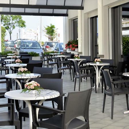 Hotel Ciondolo D'Oro Rimini Exterior photo